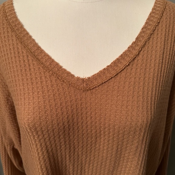 Cozy Tan V-Neck textured oversized crop - Picture 3 of 5